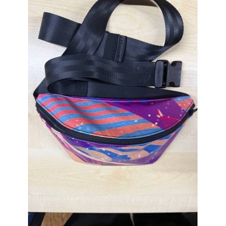 Upcycling Bauchtasche „Circus of Love“ – Handgemachtes Unikat aus Werbeplane