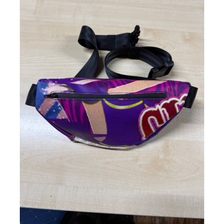 Upcycling Bauchtasche „Circus of Love“ – Handgemachtes Unikat aus Werbeplane