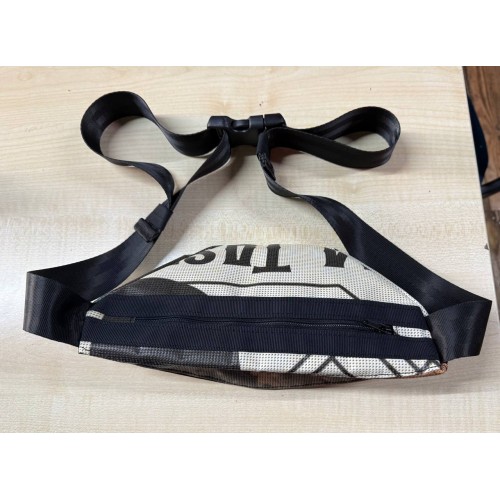 Upcycling Bauchtasche „Techno Rebels  – Handgemachtes Unikat aus Werbeplane